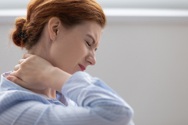 A fibromialgia provoca dores musculares generalizadas.
