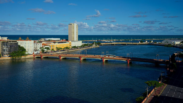 Em Recife, Maurício de Nassau construiu duas importantes pontes para a cidade.