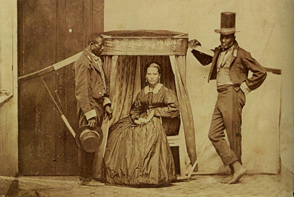 A escravização dos negros no passado é o principal fator que ainda impede a formação de uma sociedade democrática para negros e brancos.