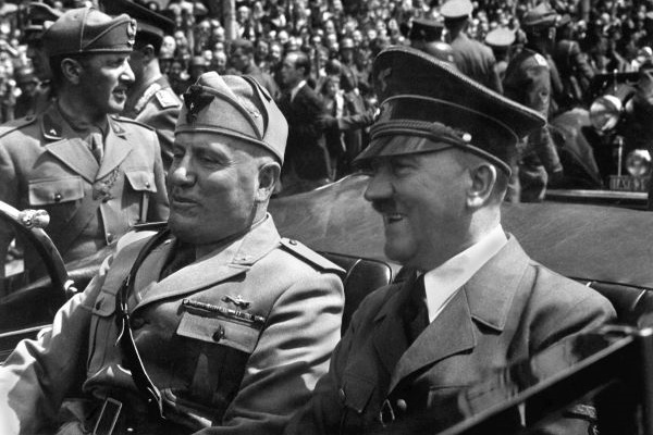 A partir da década de 1930, Hitler e Mussolini tornaram-se grandes aliados.