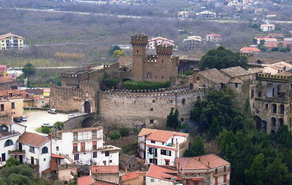 Castelo construído na Idade Média, uma alusão ao feudalismo e aos senhores feudais.