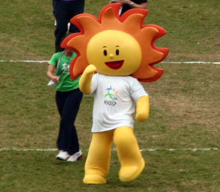 Cau&ecirc;, sol escolhido como mascote no Pan do Rio, em 2007. [3]
