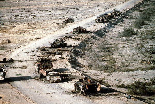 Ataque norte-americano no Kuwait durante a Guerra do Golfo.