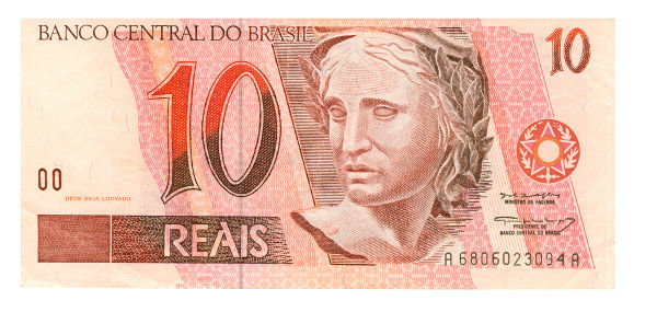 Em julho de 1994, o real entrou em vigor oficialmente no Brasil.