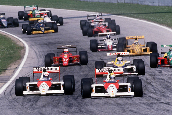 Prost e Senna duelam para primeira posição no GP de Ímola de 1989. 