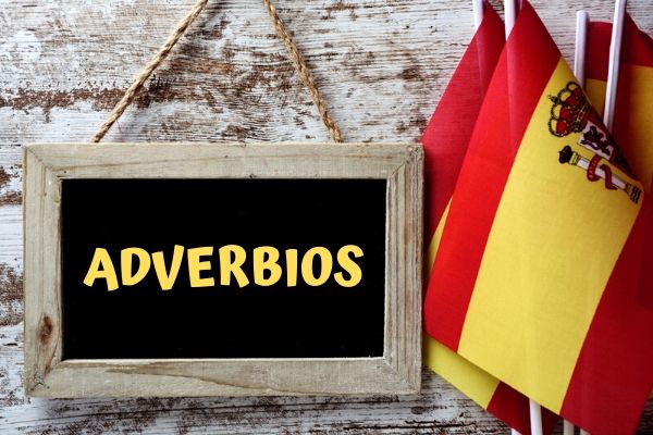 Os advérbios são palavras invariáveis que modificam o sentido de outras.