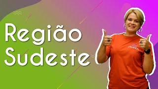 "Região Sudeste" escrito sobre fundo colorido ao lado da imagem da professora