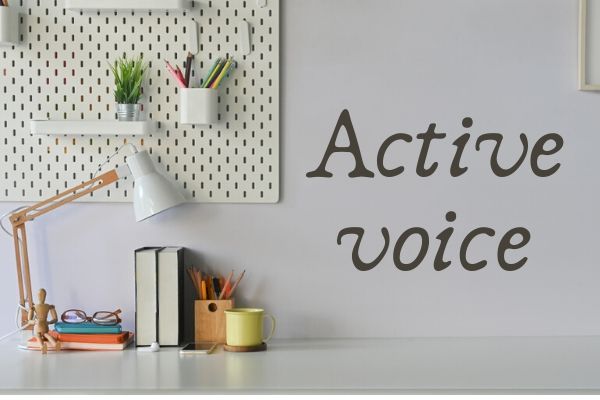 Em inglês, a “active voice” focaliza o sujeito-agente da ação.