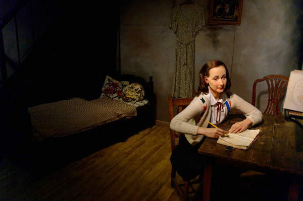 Anne Frank na exposição no museu de cera Madame Tussaauds