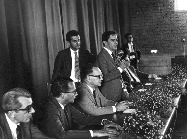 Um dos principais intelectuais do Brasil, Darcy Ribeiro, enquanto político, defendeu a educação.