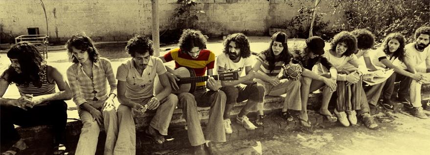 Banda Novos Baianos, representante do movimento contracultural brasileiro da década de 70. 