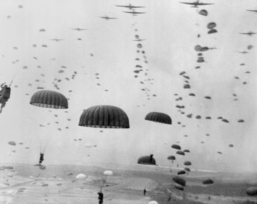 A Segunda Guerra Mundial foi um dos conflitos mais violentos da humanidade e apresentou novas táticas de guerra, como o uso de paraquedistas.