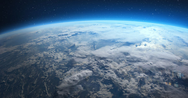 A curvatura da Terra só é visível a partir de uma grande altura em relação ao solo.