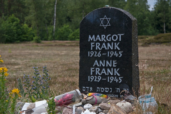 Túmulo das irmãs Anne e Margot Frank 