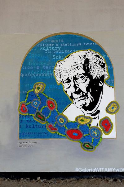 Mural em homenagem a Zygmunt Bauman, intelectual que se popularizou entre a juventude do século XXI. 