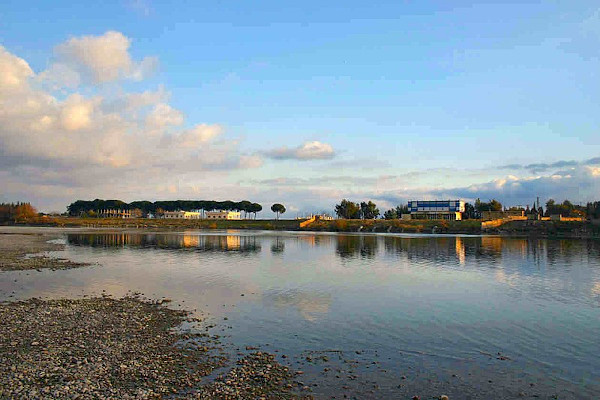 Os rios Eufrates e Tigres tiveram suas margens ocupadas por civilizações que se destacaram na Mesopotâmia. 