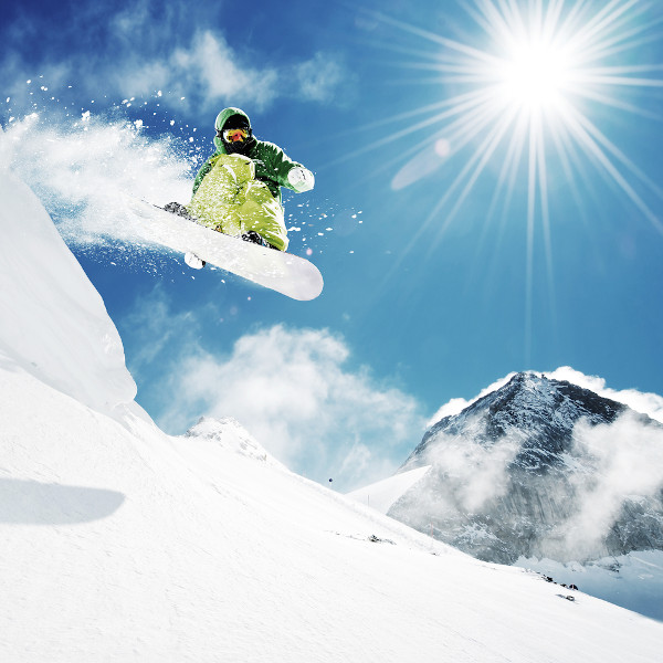Esporte na neve: salto de snowboard