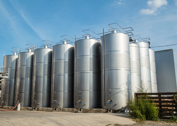 Agroindústrias, grandes propriedades rurais com capacidade de produção em larga escala e industrial.