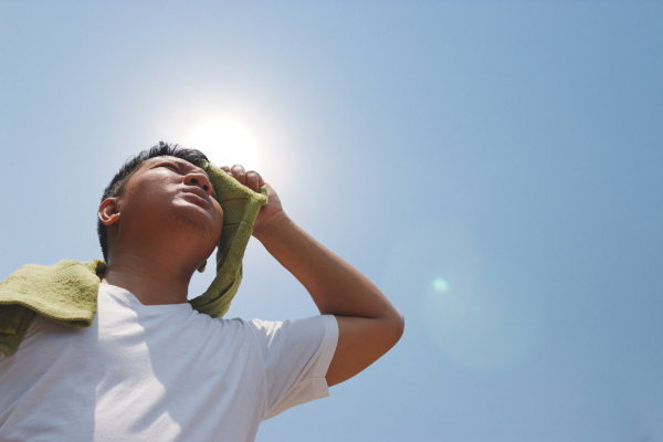 A exposição ao calor excessivo pode desencadear hipertermia.