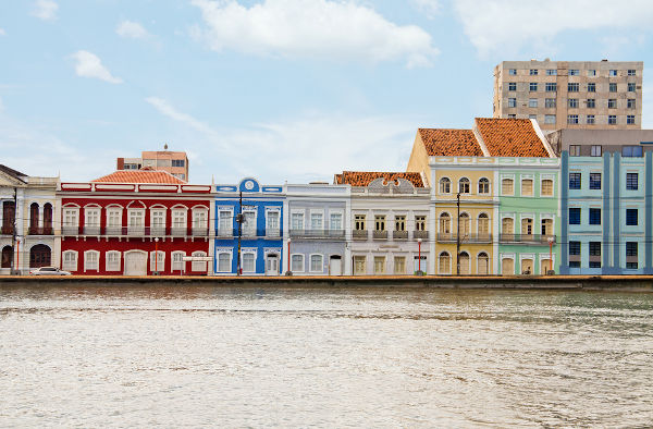 Vista de Recife, palco da tensão entre os praieiros e conservadores na década de 1840.
