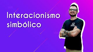 Professor ao lado do escrito "Interacionismo simbólico" em fundo roxo.