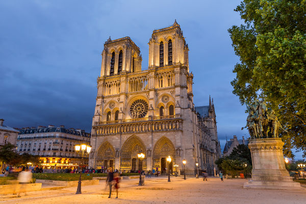 A coroação de Napoleão Bonaparte aconteceu no dia 2 de dezembro de 1804, na Catedral Notre-Dame.