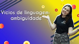 Professora ao lado do texto"Vícios de linguagem: ambiguidade".