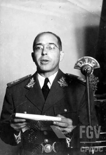 Cordeiro de Farias, militar que já foi governador de Pernambuco, discursando no DIP.