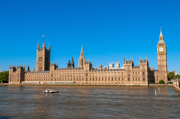 Sede do Parlamento inglês, em Londres, que impôs a monarquia constitucional em 1688. 