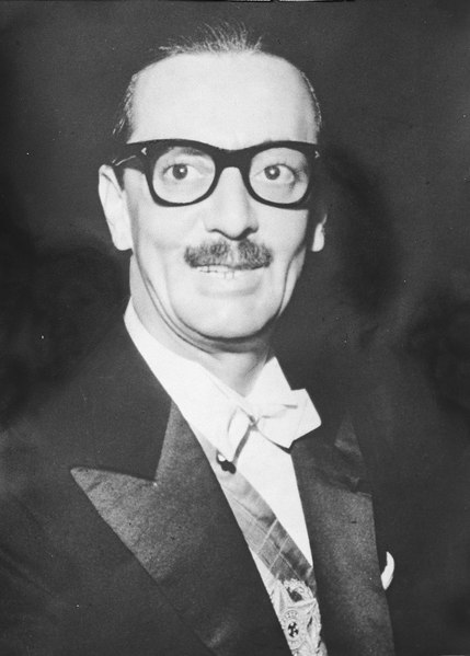 Jânio Quadros foi o primeiro presidente a tomar posse em Brasília. Ele governou o Brasil de 31 de janeiro de 1961 até 25 de agosto do mesmo ano. 
