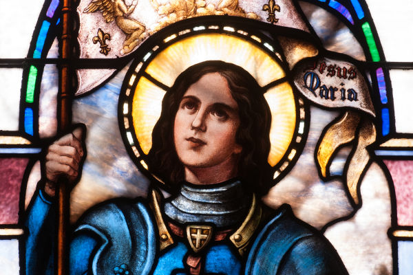 No século XX, a imagem de Joana d’Arc foi inteiramente reabilitada. Assim, ela foi canonizada em 1920 por Bento XV. 