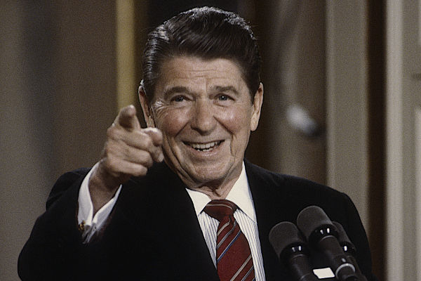 Ronald Reagan foi presidente dos Estados Unidos entre 1981 e 1988, e seu governo introduziu uma série de medidas neoliberais.