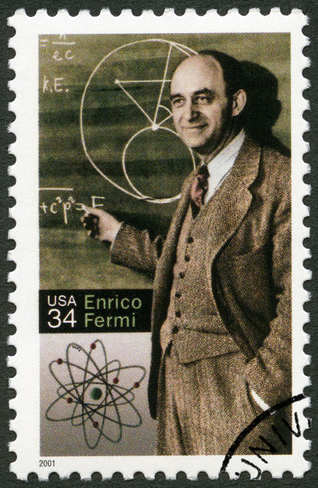 Um selo impresso nos EUA mostra Enrico Fermi (1901-1954), físico italiano.