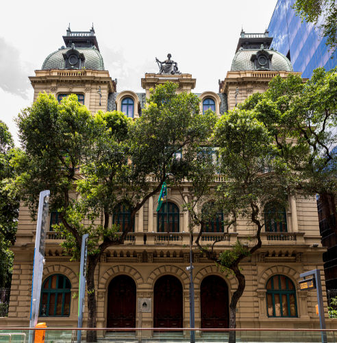  Prédio do antigo Supremo Tribunal Federal, no Rio de Janeiro. O STF foi uma proposta de Rui Barbosa para aumentar a institucionalização da república.