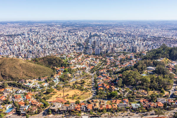 Vista aérea da capital mineira, Belo Horizonte. 