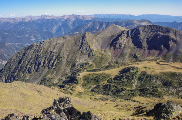 Vista dos Pirineus do topo da montanha Coma Pedrosa, a mais alta de Andorra.