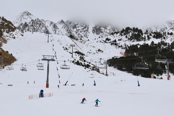 As estações de esqui são grandes atrativos turísticos de Andorra. 