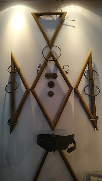 Objeto feito com ferro durante a Idade dos Metais.