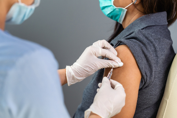  Graças às inovações científicas, a vida humana tornou-se mais longeva. 