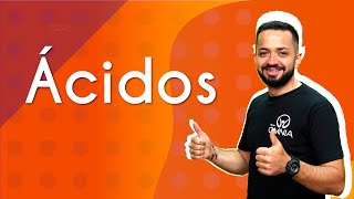 Professor ao lado do texto"Ácidos".
