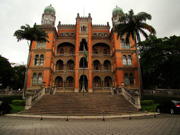 Arquitetura do Castelo da Fiocruz é no estilo neomourisco.  