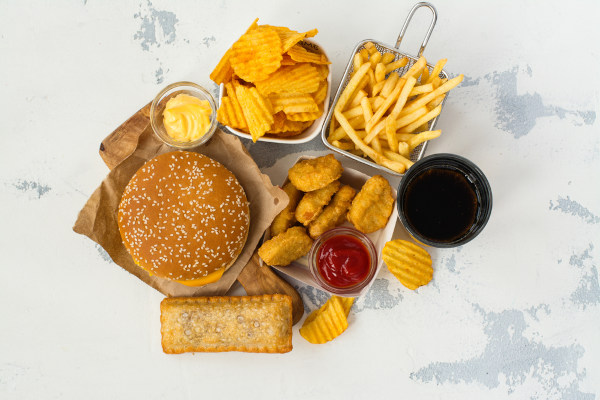 Alimentos industrializados que contém gorduras trans.