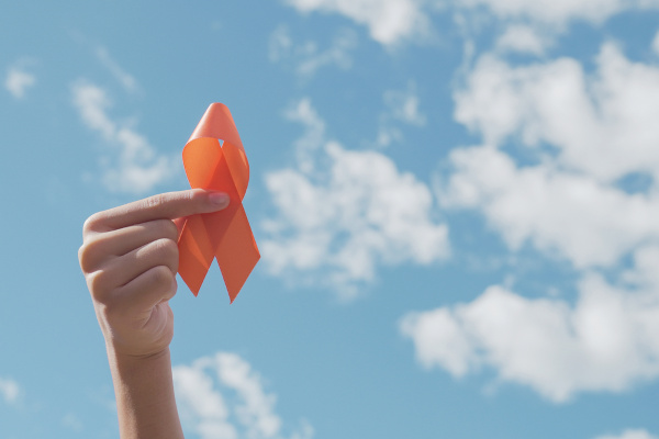O Agosto Laranja é uma campanha de conscientização a respeito da esclerose múltipla.