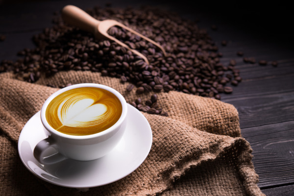 O consumo de café pode provocar uma série de benefícios à saúde.