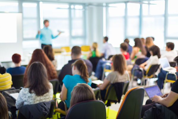 No Brasil, existem os que celebram o Dia Internacional da Educação em 24 de janeiro, enquanto outros o fazem em 28 de abril.
