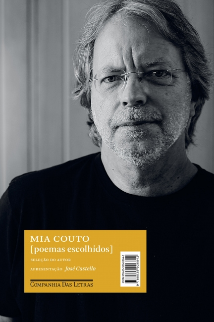 Mia Couto, na foto de capa do livro Poemas escolhidos, publicado pela editora Companhia das Letras.[1]