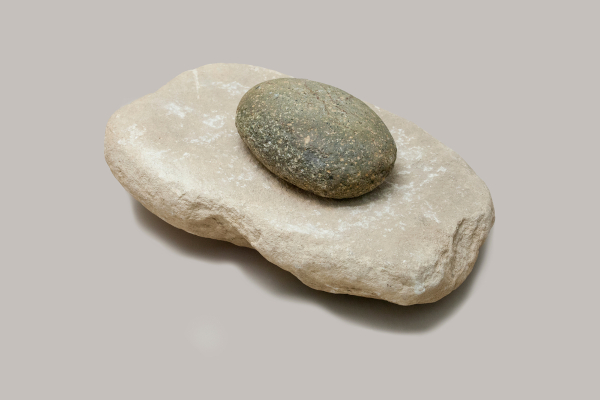 No Neolítico, os hominídeos usavam a pedra polida para confeccionar instrumentos do cotidiano, cujo corte era mais eficaz, favorecendo a caça e a pesca. 