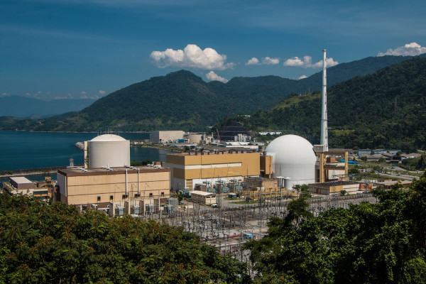 Usina nuclear de Angra dos Reis, única do Brasil.