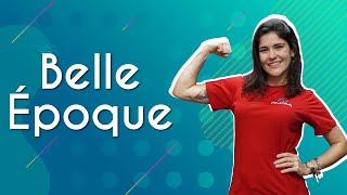 Professora ao lado do texto"Belle Époque".