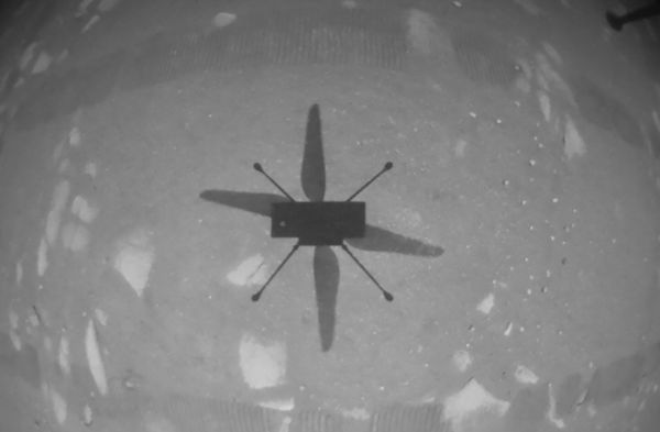 Primeiro voo do helicóptero Ingenuity 